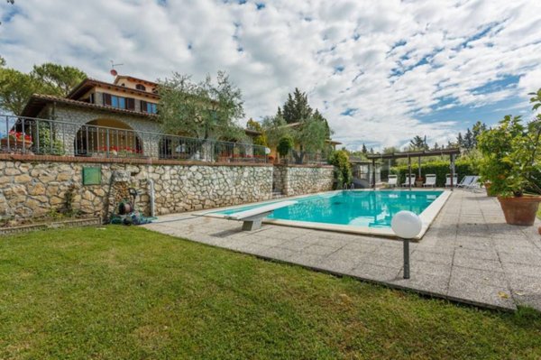casa indipendente in vendita a Cetona