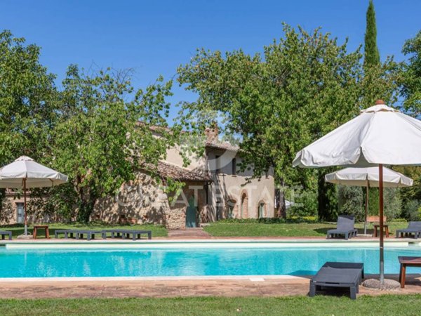 casa indipendente in vendita a Cetona