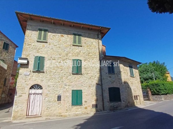 casa indipendente in vendita a Cetona in zona Piazze