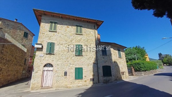 casa indipendente in vendita a Cetona in zona Piazze