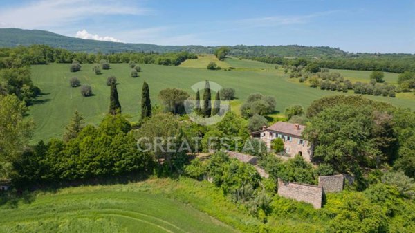 casa indipendente in vendita a Cetona