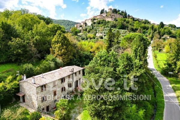 casale in vendita a Cetona