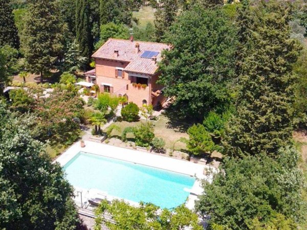 casa indipendente in vendita a Cetona