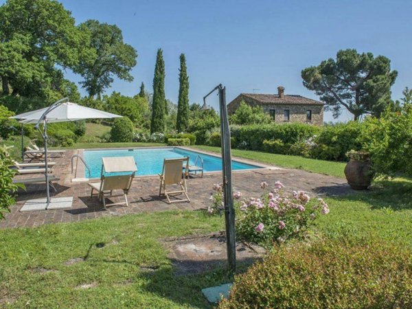 casa indipendente in vendita a Cetona