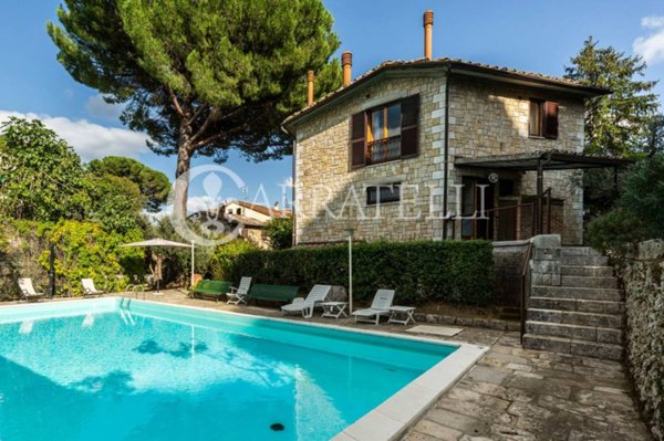 casa indipendente in vendita a Cetona