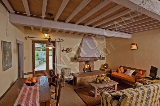 casa indipendente in vendita a Cetona in zona Piazze