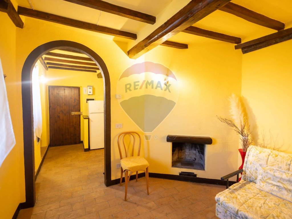 casa indipendente in vendita a Cetona in zona Piazze