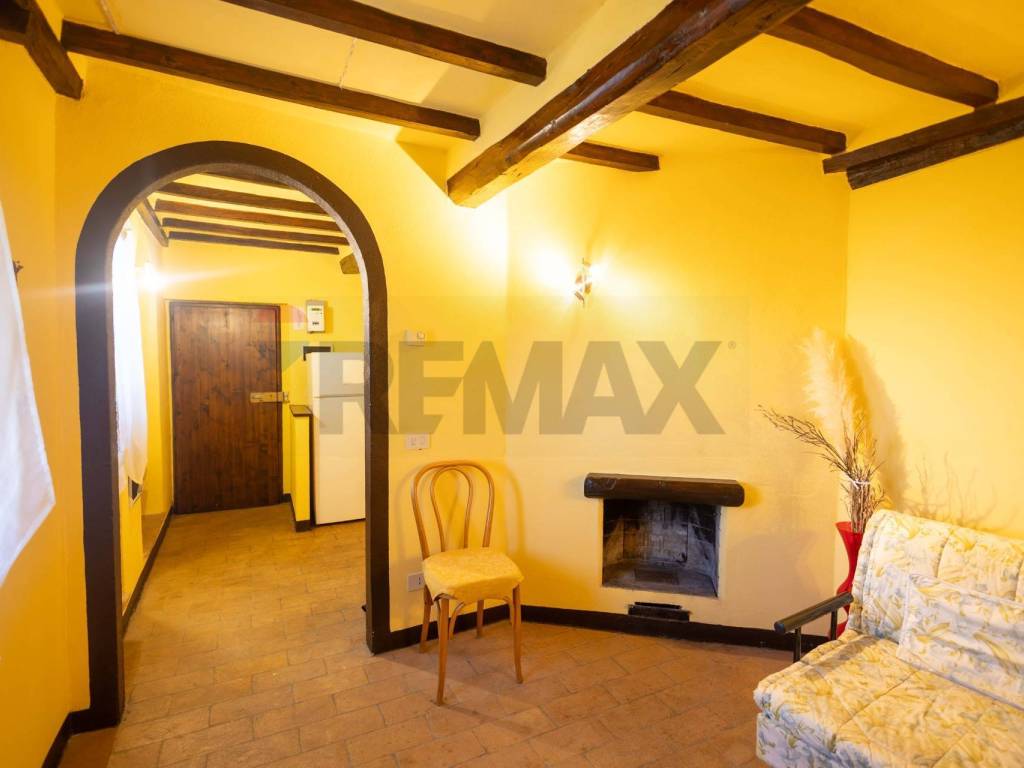 casa indipendente in vendita a Cetona in zona Piazze