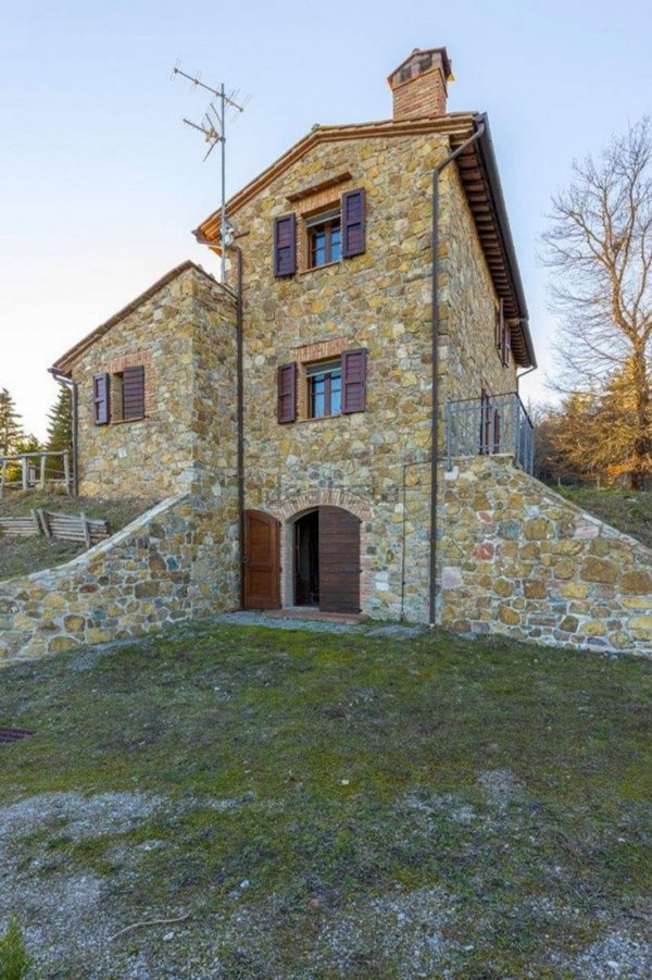 casa indipendente in vendita a Cetona