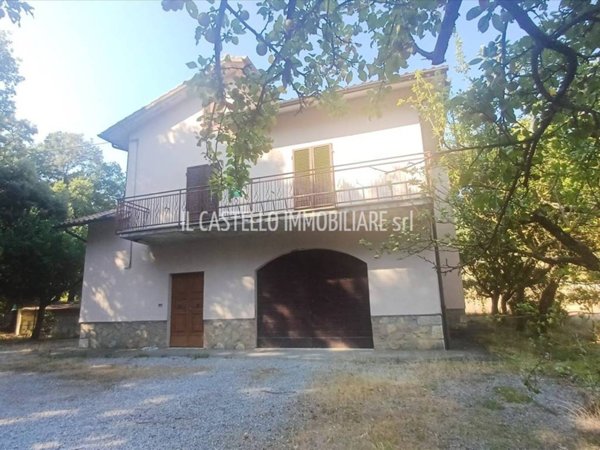 casa indipendente in vendita a Cetona