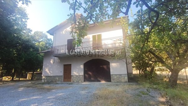 casa indipendente in vendita a Cetona