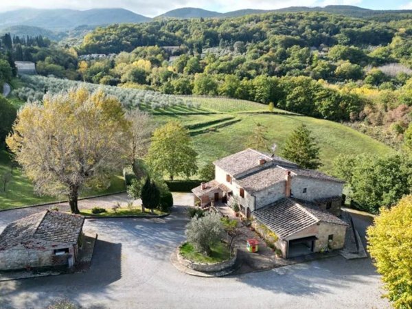 casa indipendente in vendita a Cetona