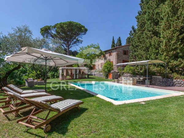 casa indipendente in vendita a Cetona