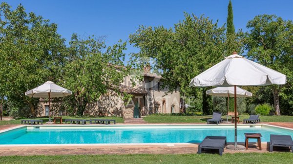 casale in vendita a Cetona