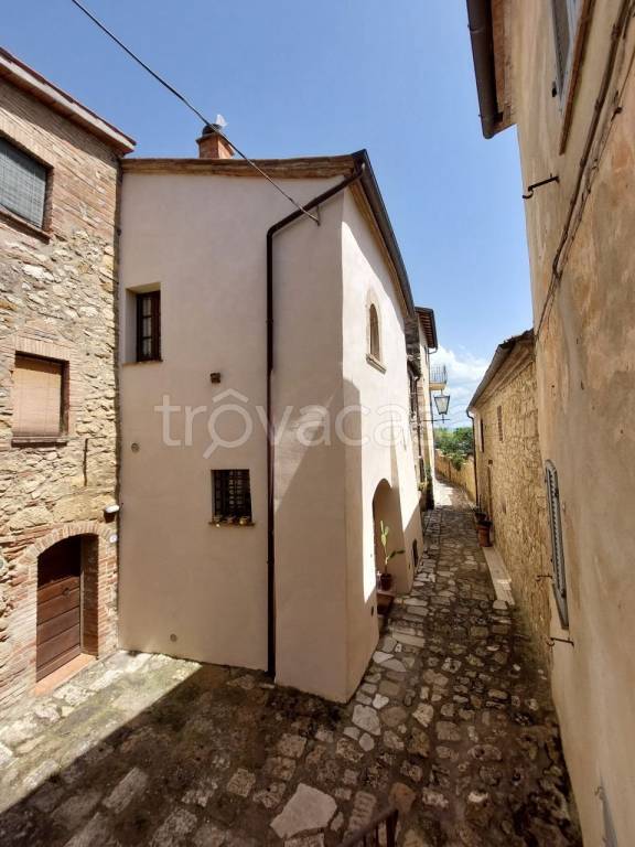 casa indipendente in vendita a Cetona