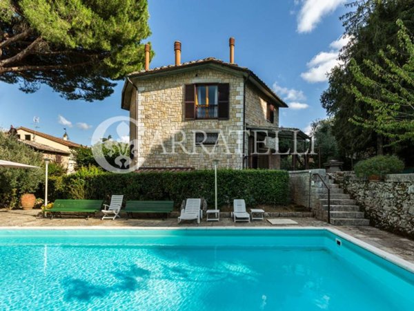 casa indipendente in vendita a Cetona