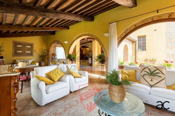 casa indipendente in vendita a Cetona