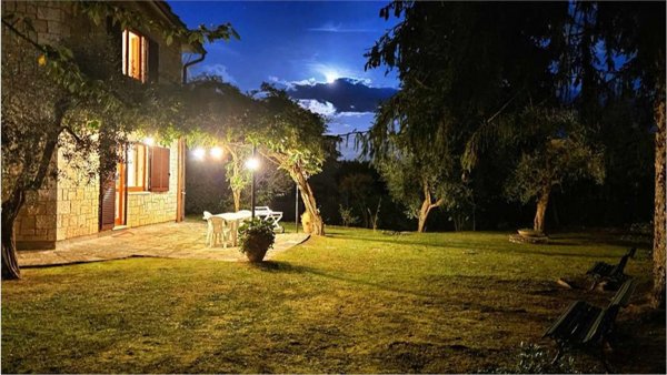 casa indipendente in vendita a Cetona