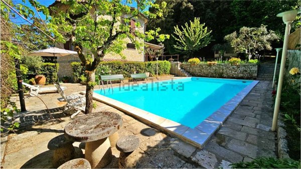 casa indipendente in vendita a Cetona