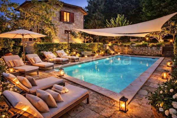 casa indipendente in vendita a Cetona