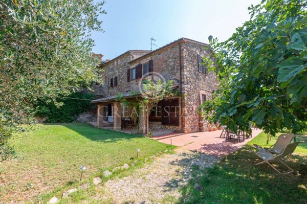 casa indipendente in vendita a Cetona in zona Piazze