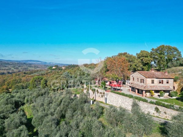 casa indipendente in vendita a Cetona