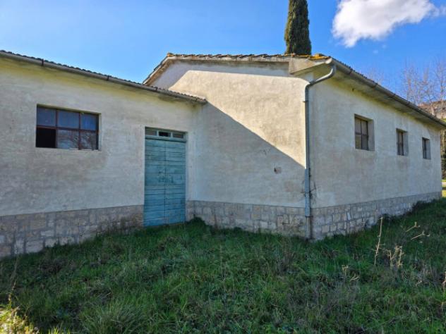 locale commerciale in vendita a Cetona in zona Piazze