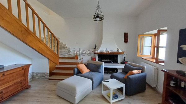 casa indipendente in vendita a Cetona in zona Piazze