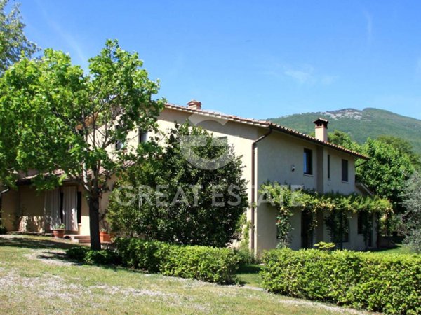 casa indipendente in vendita a Cetona