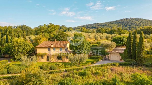casa indipendente in vendita a Cetona in zona Piazze