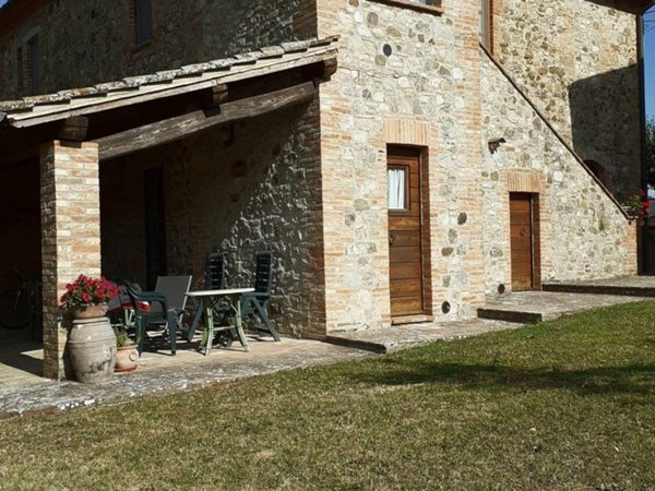 casa indipendente in vendita a Cetona