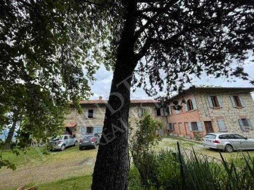 casa indipendente in vendita a Cetona in zona Piazze