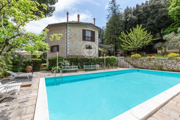 casa indipendente in vendita a Cetona