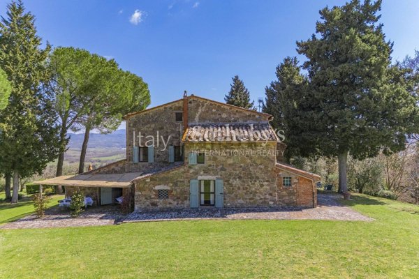 casa indipendente in vendita a Cetona in zona Piazze