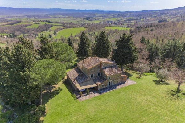 casa indipendente in vendita a Cetona in zona Piazze