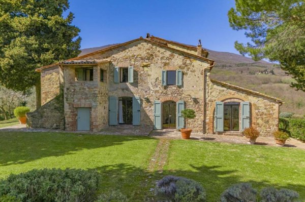casa indipendente in vendita a Cetona