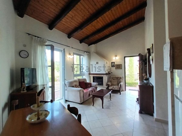 casa semindipendente in vendita a Cetona