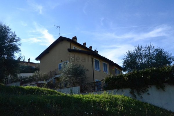 casa indipendente in vendita a Cetona