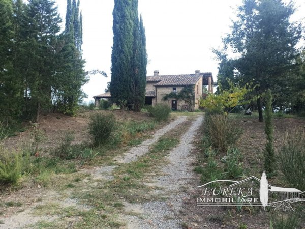 casale in vendita a Cetona