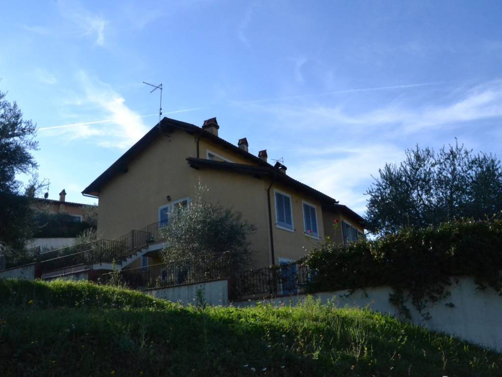 casa indipendente in vendita a Cetona