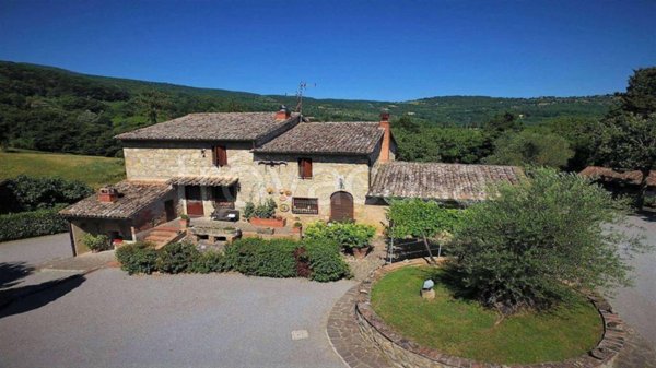 casa indipendente in vendita a Cetona
