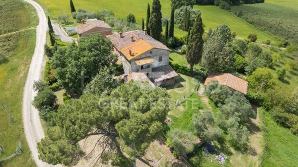 casa indipendente in vendita a Cetona in zona Piazze