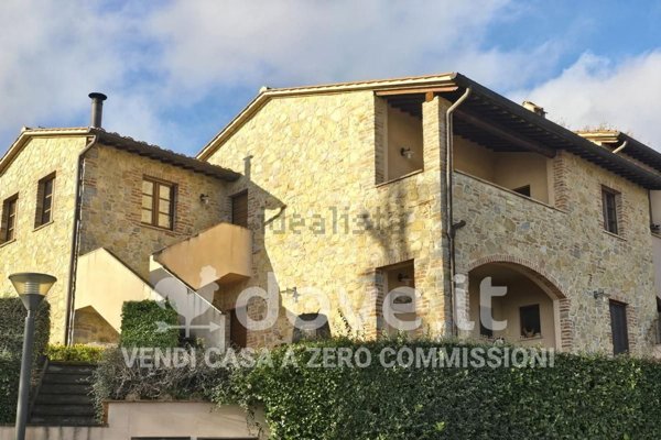 appartamento in vendita a Cetona in zona Piazze