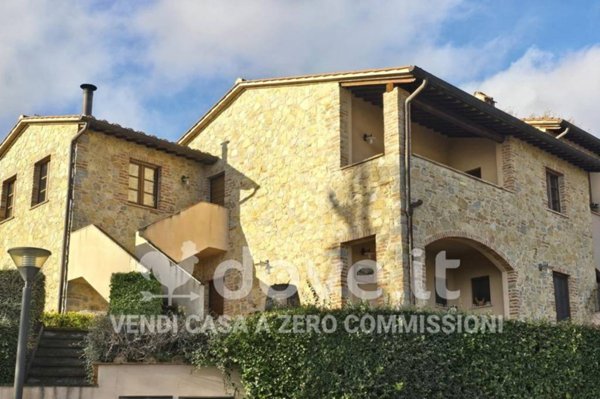 appartamento in vendita a Cetona in zona Piazze
