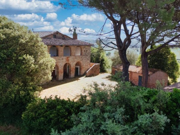 casa indipendente in vendita a Cetona in zona Piazze