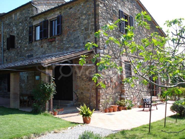 casa indipendente in vendita a Cetona in zona Piazze