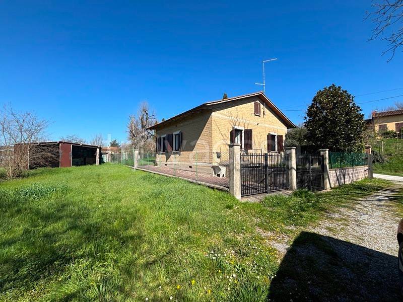 casa indipendente in vendita a Cetona in zona Piazze