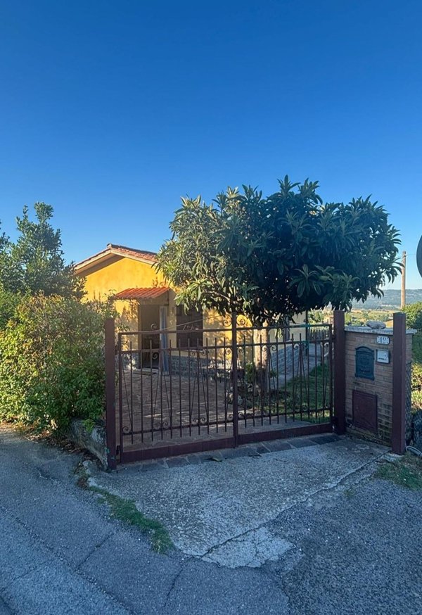 casa indipendente in vendita a Cetona