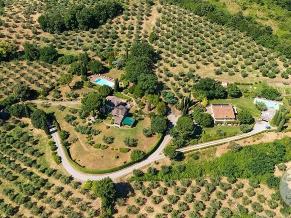 villa in vendita a Cetona in zona Piazze