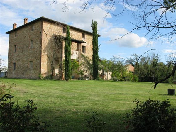 casa indipendente in vendita a Cetona in zona Piazze